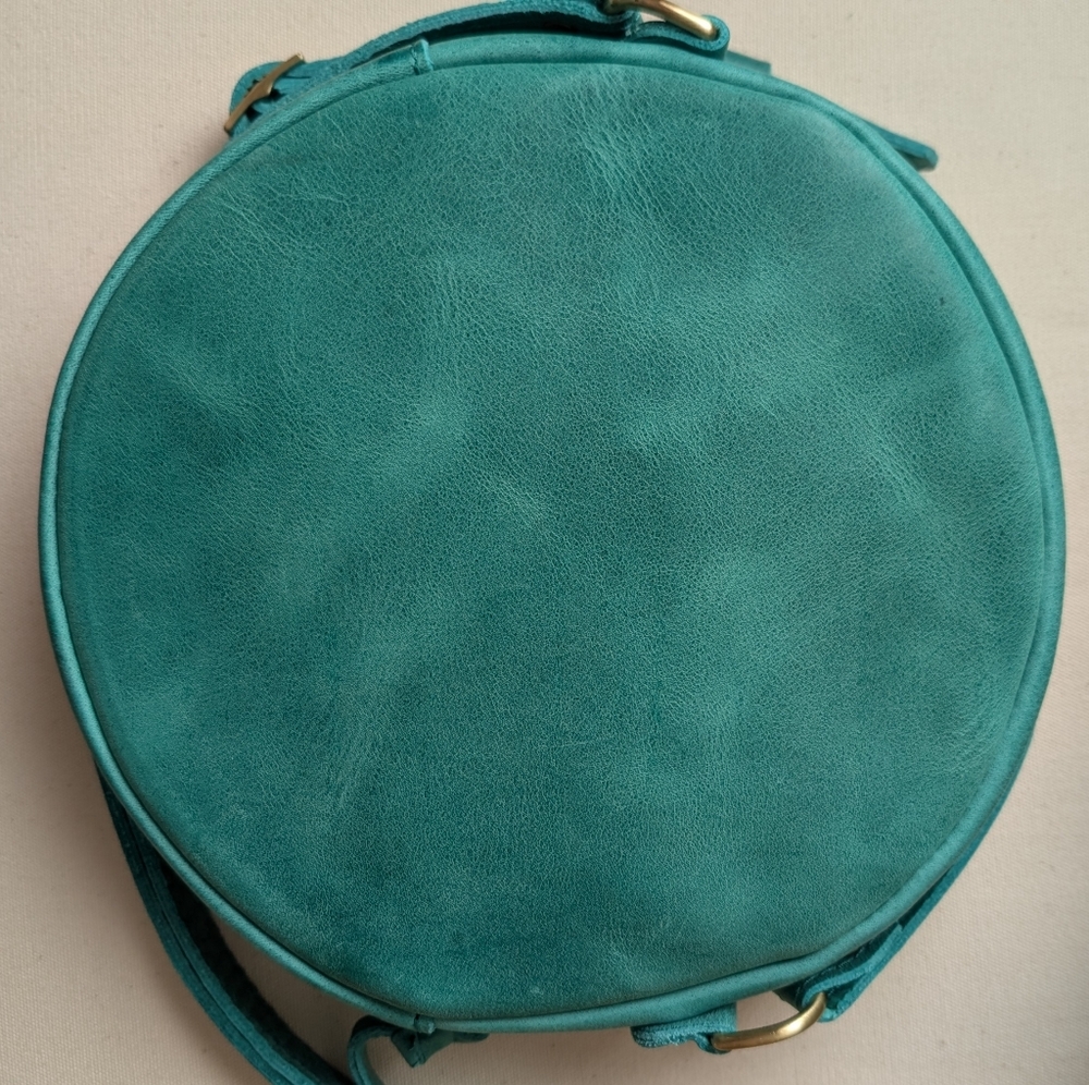 Portland Leather Reef Large Circle Crossbody Bag - Picture 3 of 4